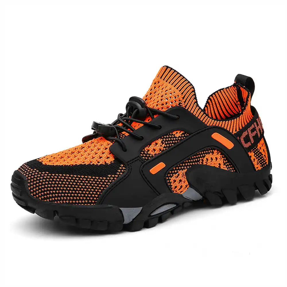 أحذية المشي لمسافات طويلة للرج - مراجعة Outdoor Sports Store وسعره